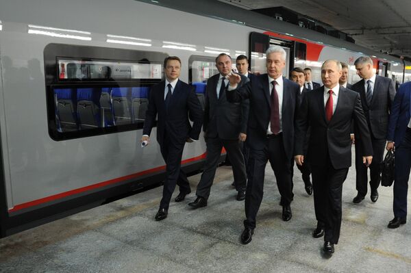 El presidente ruso, Vladímir Putin, asiste a la ceremonia de puesta en servicio del sistema de transporte del Círculo Central de Moscú o MCC, el 10 de septiembre de 2016. El presidente ruso, Vladímir Putin, asiste a la ceremonia de puesta en servicio del sistema de transporte del Círculo Central de Moscú o MCC, el 10 de septiembre de 2016. - Sputnik Mundo