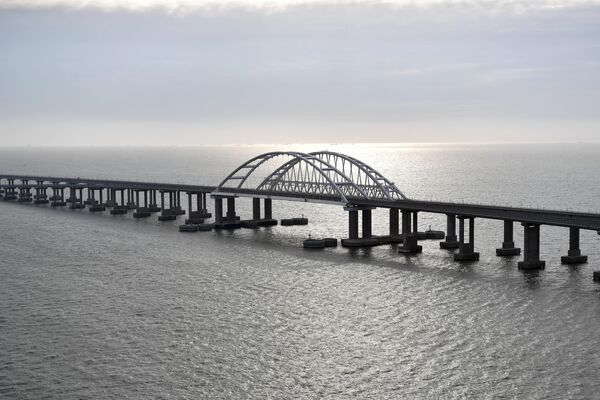 Puente de Crimea sobre el estrecho de Kerch, el 3 de diciembre de 2019. Puente de Crimea sobre el estrecho de Kerch, el 3 de diciembre de 2019. - Sputnik Mundo
