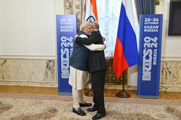 El presidente ruso, Vladímir Putin (izquierda), y el primer ministro indio, Narendra Modi, reunidos al margen de la 16.ª Cumbre de los BRICS en Kazán, el 22 de octubre de 2024. El presidente ruso, Vladímir Putin (izquierda), y el primer ministro indio, Narendra Modi, reunidos al margen de la 16.ª Cumbre de los BRICS en Kazán, el 22 de octubre de 2024. - Sputnik Mundo