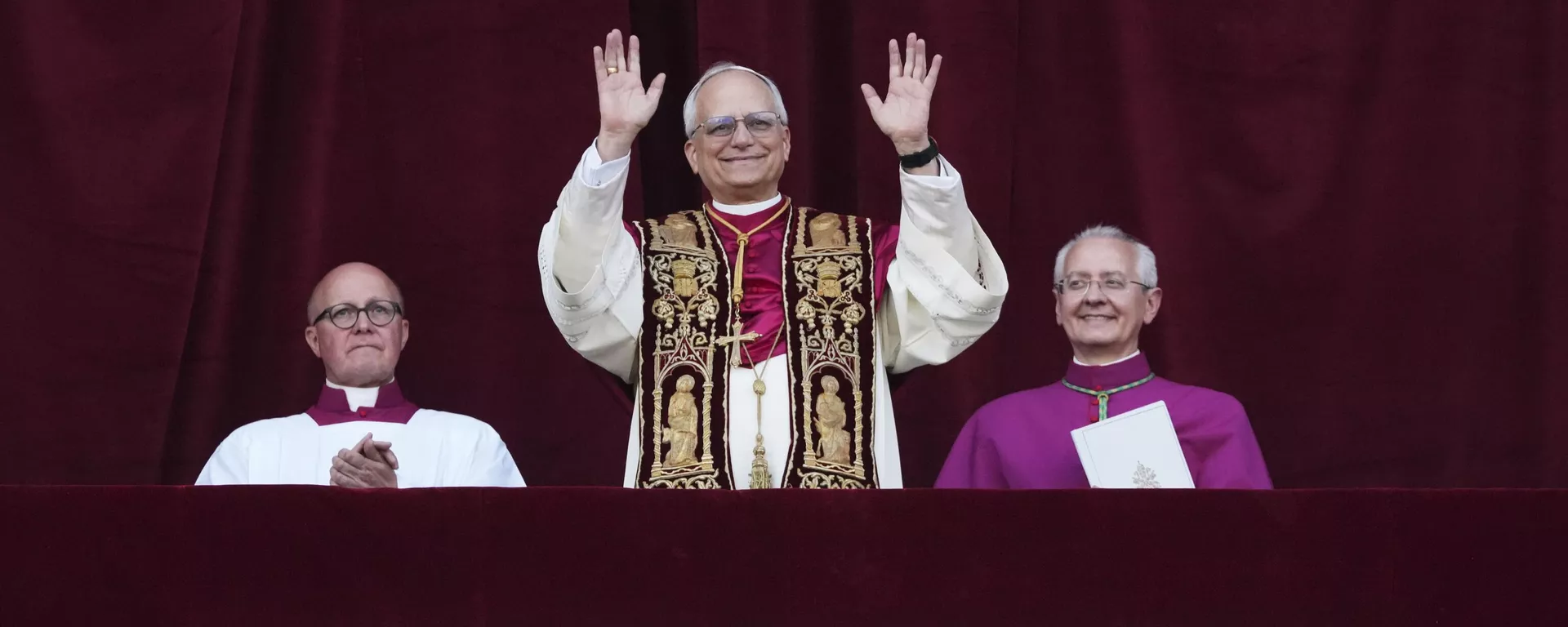 El papa León XIV en su primera aparición pública. - Sputnik Mundo, 1920, 10.05.2025