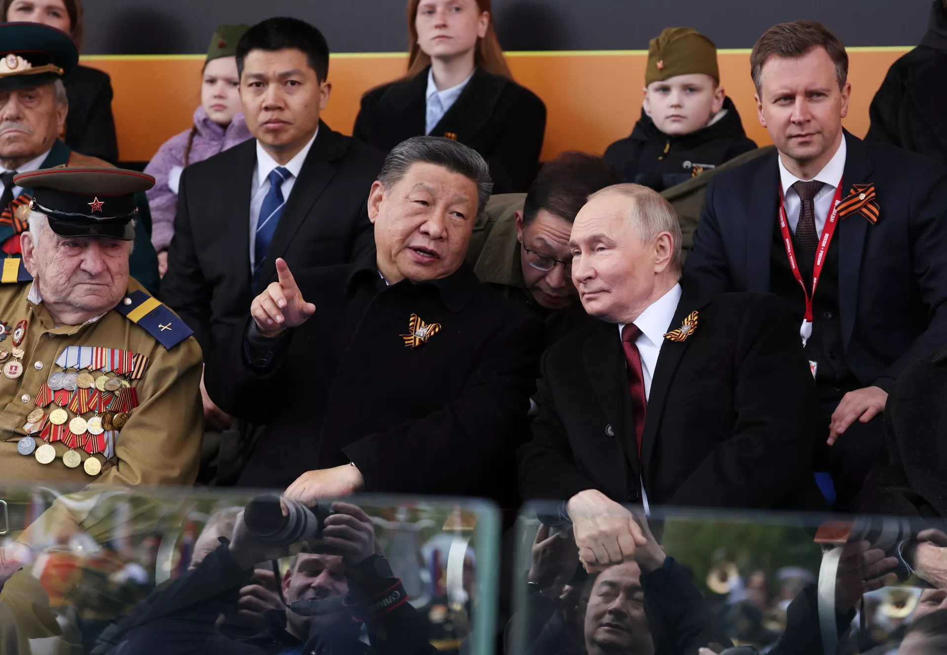 El presidente ruso Vladímir Putin y su homólogo chino Xi Jinping durante el 80 aniversario del Día de la Victoria El presidente ruso Vladímir Putin y su homólogo chino Xi Jinping durante el 80 aniversario del Día de la Victoria - Sputnik Mundo, 1920, 10.05.2025
