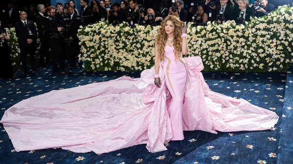 La cantante colombiana Shakira asiste al evento de moda, la Met Gala 2025, en el Museo Metropolitano de Arte, Nueva York, EEUU. - Sputnik Mundo