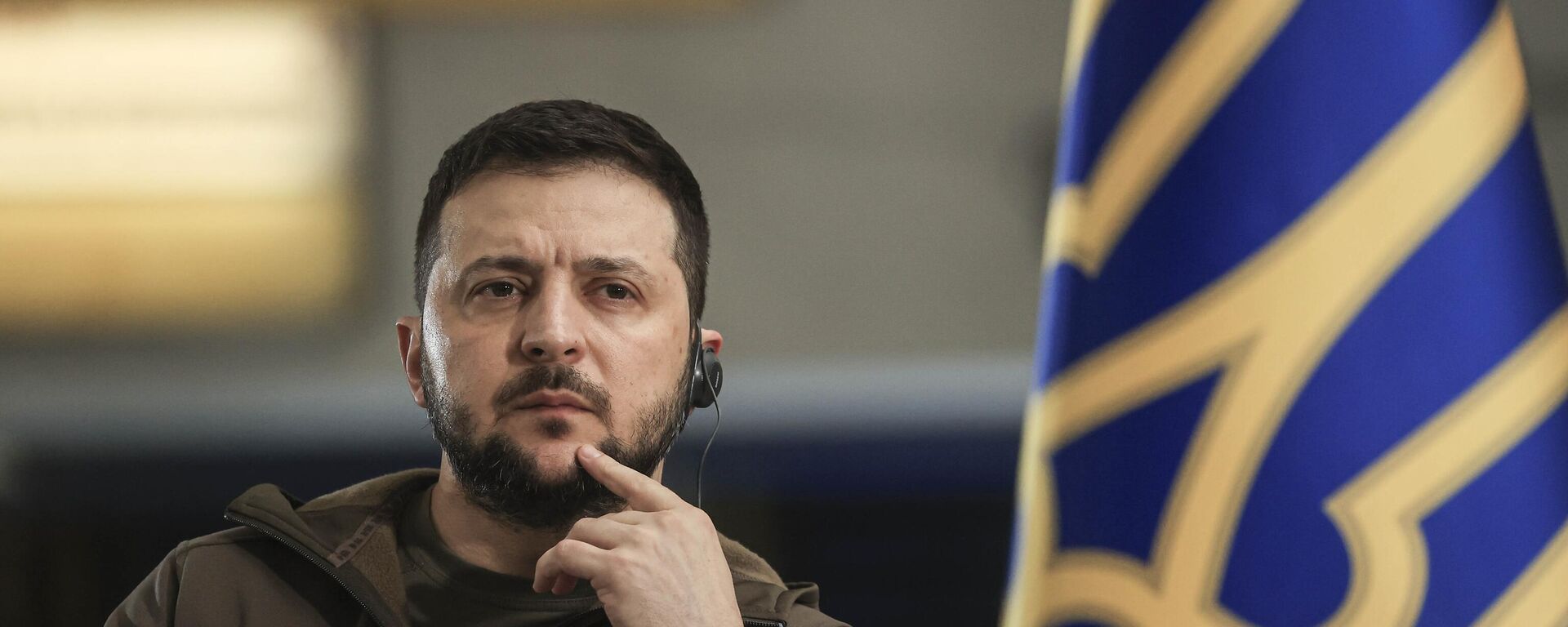 Volodímir Zelenski, ofrece una rueda de prensa en la estación de metro de la Plaza de la Independencia en Kiev, Ucrania, el 23 de abril de 2022   - Sputnik Mundo, 1920, 11.05.2025