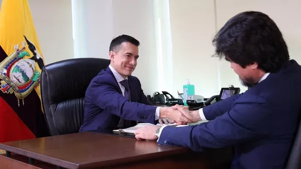 El presidente de Ecuador, Daniel Noboa, junto al ministro de Gobierno, José de la Gasca - Sputnik Mundo