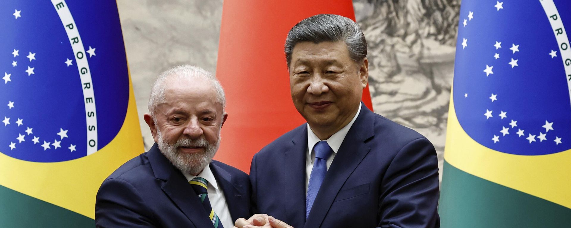 El presidente de Brasil, Luiz Inacio Lula da Silva, y el presidente de China, Xi Jinping, el 13 de mayo de 2025 - Sputnik Mundo, 1920, 27.07.2026