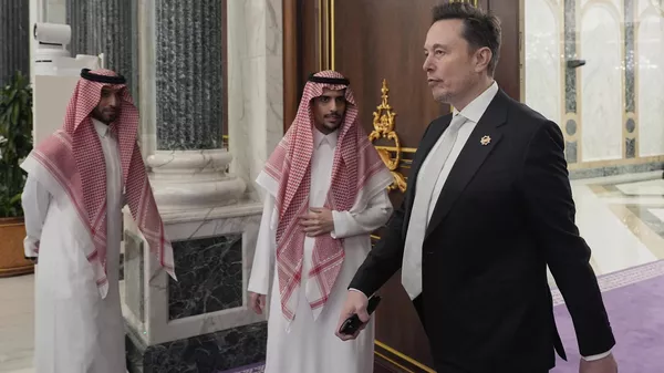 El multimillonario Elon Musk en Arabia Saudita el 13 de mayo de 2025 - Sputnik Mundo