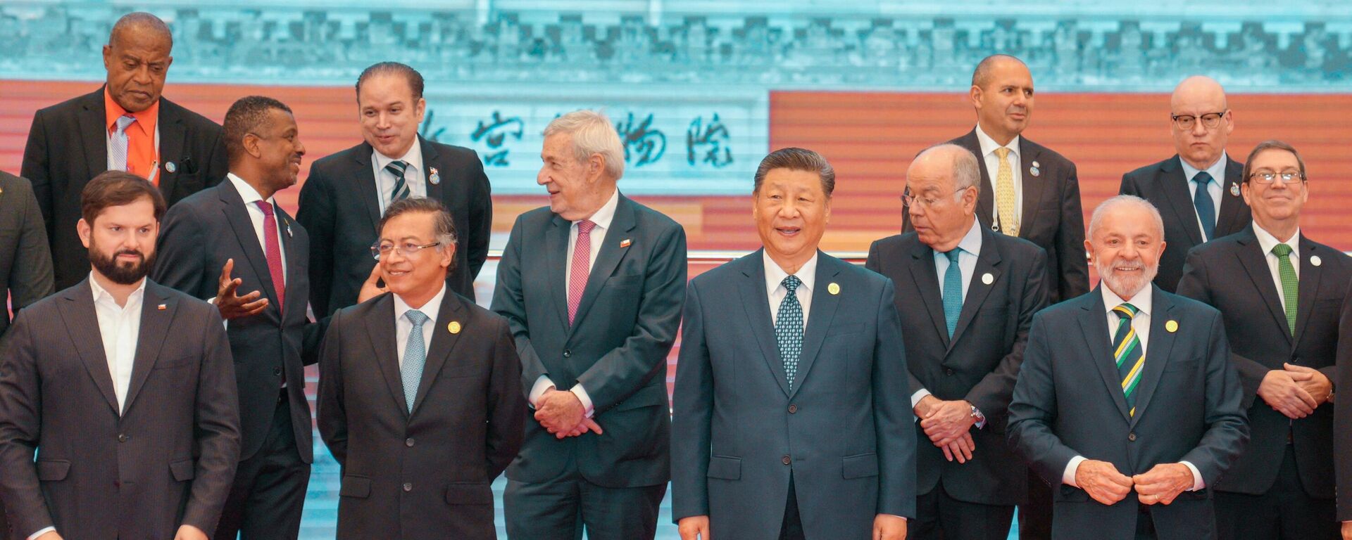 El presidente de China, Xi Jinping, y sus pares de Brasil, Colombia y Chile durante la cumbre China-CELAC de mayo de 2025 - Sputnik Mundo, 1920, 14.05.2025
