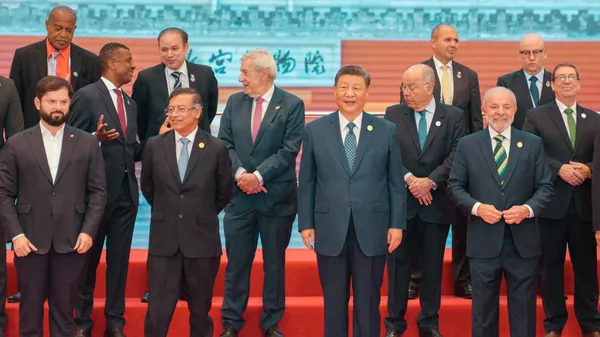 El presidente de China, Xi Jinping, y sus pares de Brasil, Colombia y Chile durante la cumbre China-CELAC de mayo de 2025 - Sputnik Mundo