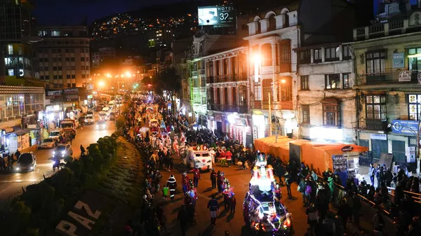 Vista de una parada navideña en La Paz, capital de Bolivia - Sputnik Mundo