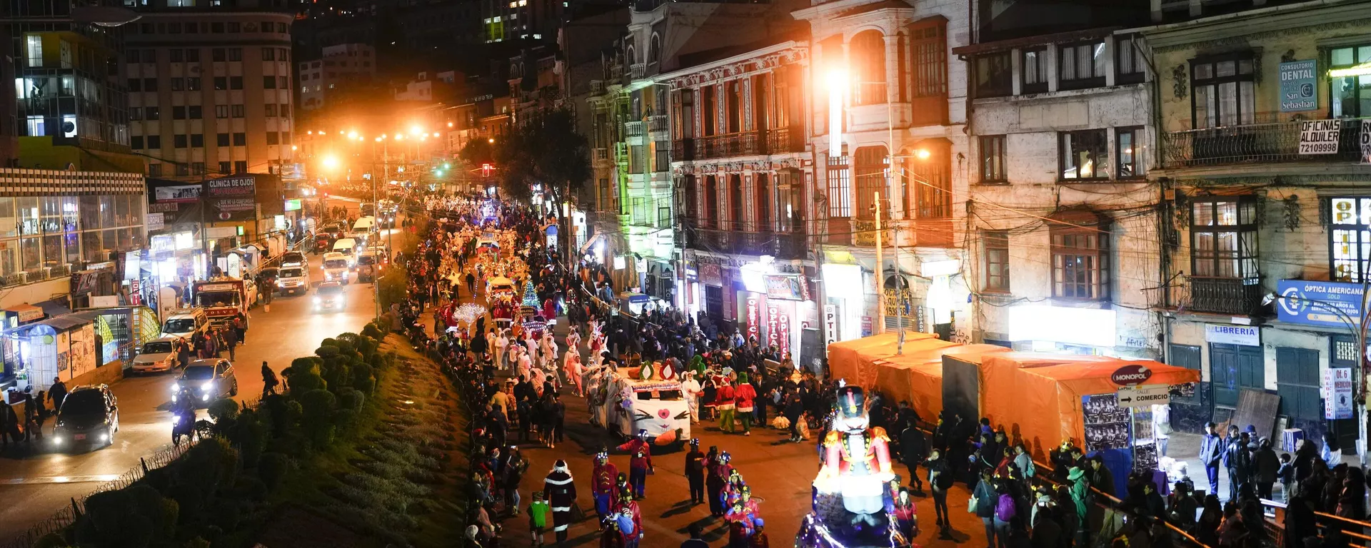 Vista de una parada navideña en La Paz, capital de Bolivia - Sputnik Mundo, 1920, 14.05.2025