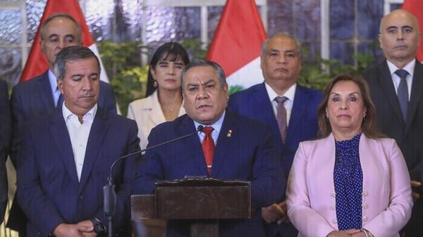 El primer ministro de Perú, Gustavo Adrianzén, presenta su renuncia irrevocable al cargo - Sputnik Mundo