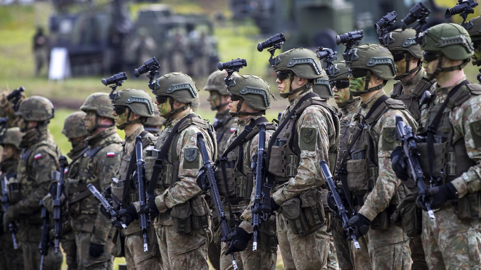 Soldados del ejército lituano participan en el ejercicio militar lituano-polaco Brave Griffin 24/II cerca del paso de Suwalki, cerca de la frontera con Polonia, en la aldea de Dirmiskes, Lituania, en abril de 2024 (imagen referencial) Soldados del ejército lituano participan en el ejercicio militar lituano-polaco Brave Griffin 24/II cerca del paso de Suwalki, cerca de la frontera con Polonia, en la aldea de Dirmiskes, Lituania, en abril de 2024 (imagen referencial) - Sputnik Mundo, 1920, 15.05.2025