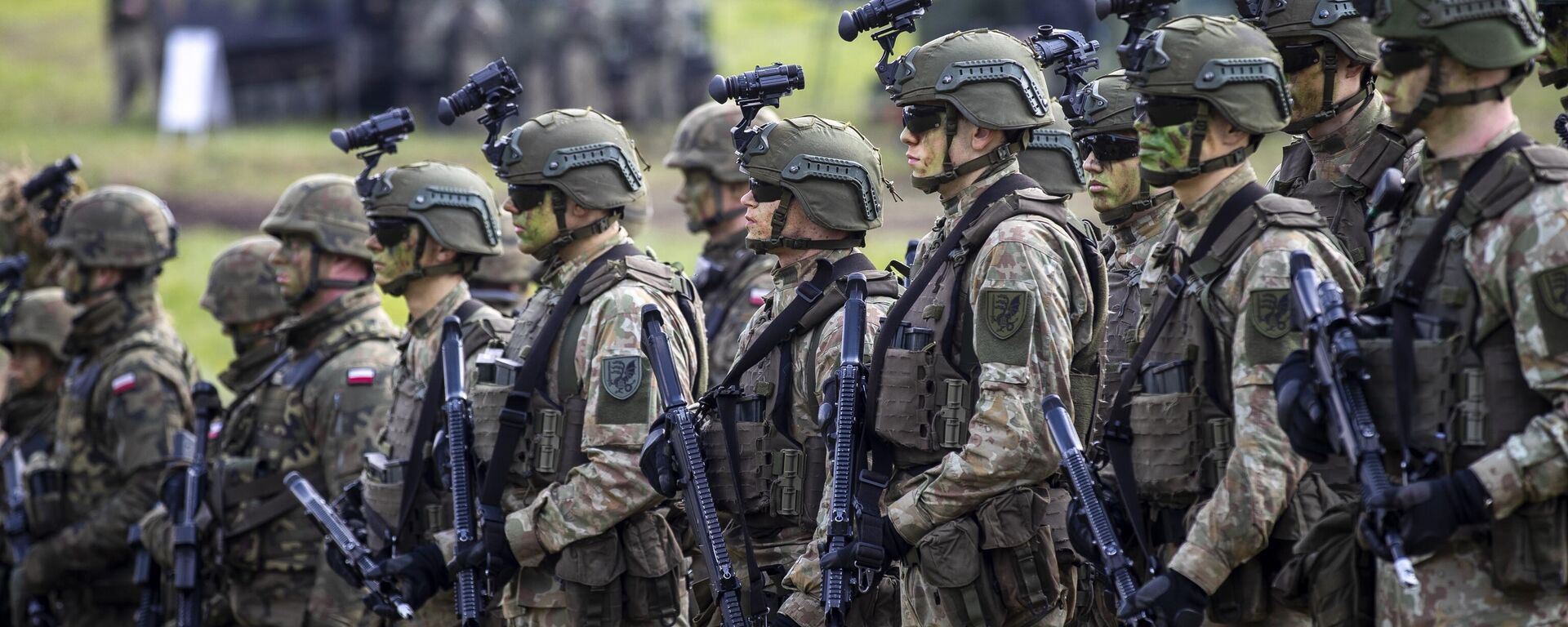 Soldados del ejército lituano participan en el ejercicio militar lituano-polaco Brave Griffin 24/II cerca del paso de Suwalki, cerca de la frontera con Polonia, en la aldea de Dirmiskes, Lituania, en abril de 2024 (imagen referencial) - Sputnik Mundo, 1920, 15.05.2025