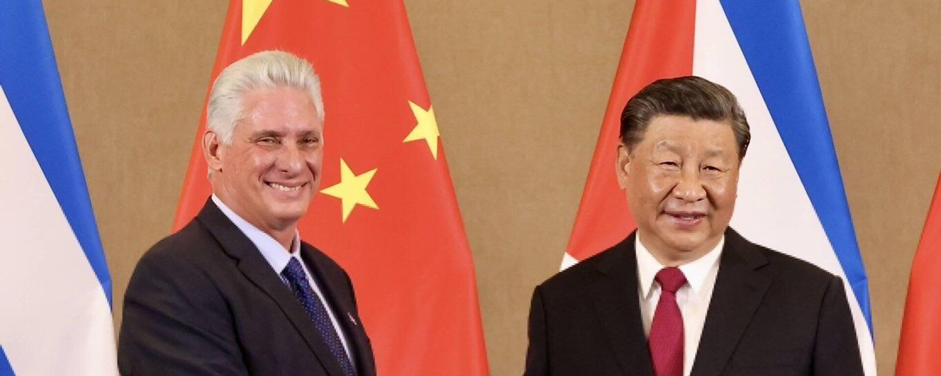 Miguel Díaz-Canel y Xi Jinping, presidentes de Cuba y China, respectivamente - Sputnik Mundo, 1920, 16.05.2025