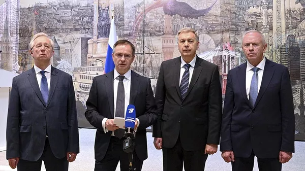 La delegación rusa que participó en la mesa de diálogo en Estambul. - Sputnik Mundo