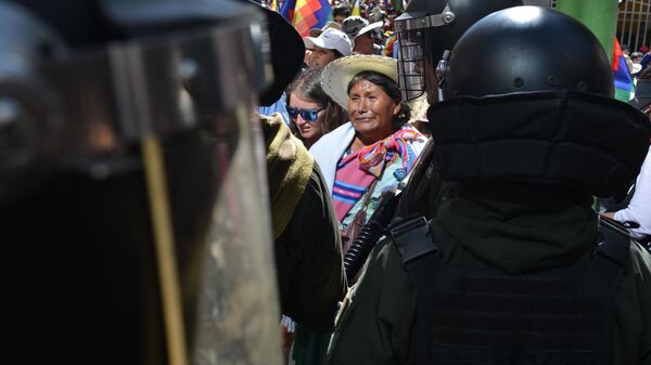 Las protestas entre simpatizantes de Evo Morales y la policía se incrementaron en La Paz. - Sputnik Mundo