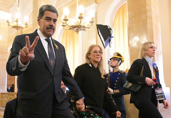 El mandatario venezolano, Nicolás Maduro, y su esposa, Cilia Flores, en una recepción en nombre del presidente ruso, Vladímir Putin, en honor a los jefes de Estados invitados a celebrar el 80.º aniversario del Día de la Victoria.  - Sputnik Mundo