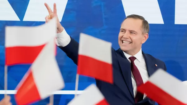 Karol Nawrocki, candidato a las elecciones presidenciales polacas de 2025 apoyado por el partido nacional conservador polaco Ley y Justicia, Polonia, el 18 de mayo de 2025. - Sputnik Mundo