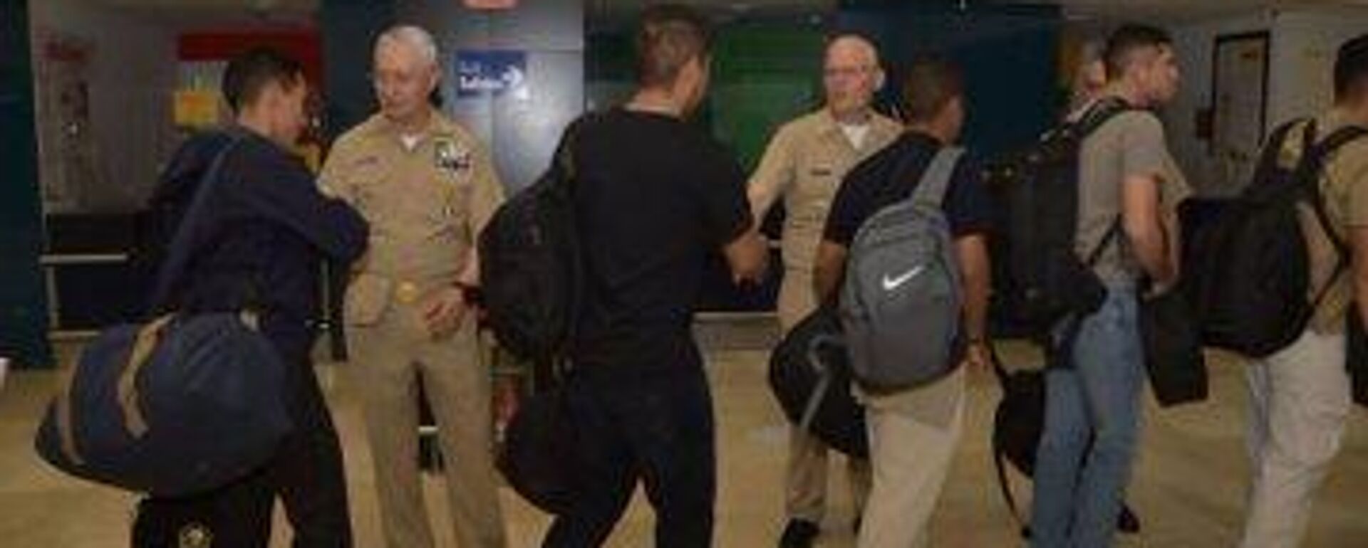 Cadetes y mandos de la tripulación del buque escuela Cuauhtémoc viajaron este lunes a México donde se reunieron con sus familiares. - Sputnik Mundo, 1920, 19.05.2025