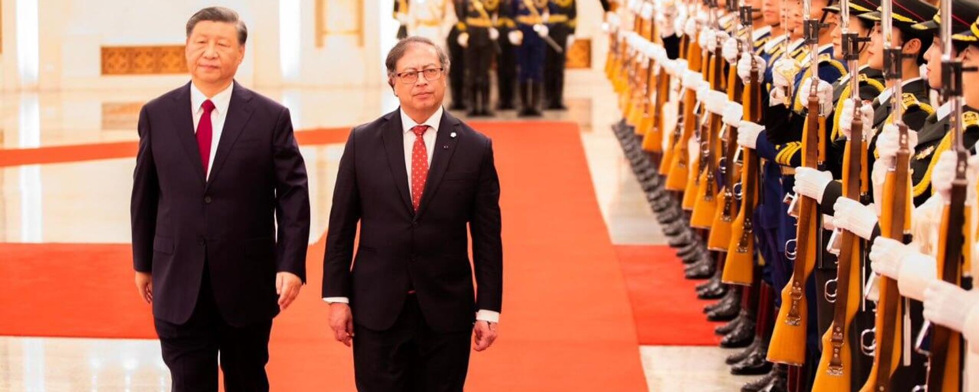 Los presidentes de China, Xi Jinping, y de Colombia, Gustavo Petro. - Sputnik Mundo, 1920, 20.05.2025