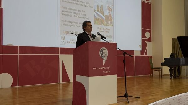  El director del Instituto de Cultura Tolstói, Rubén Darío Flores Arcila, en el Foro Kostomárov de Moscú - Sputnik Mundo