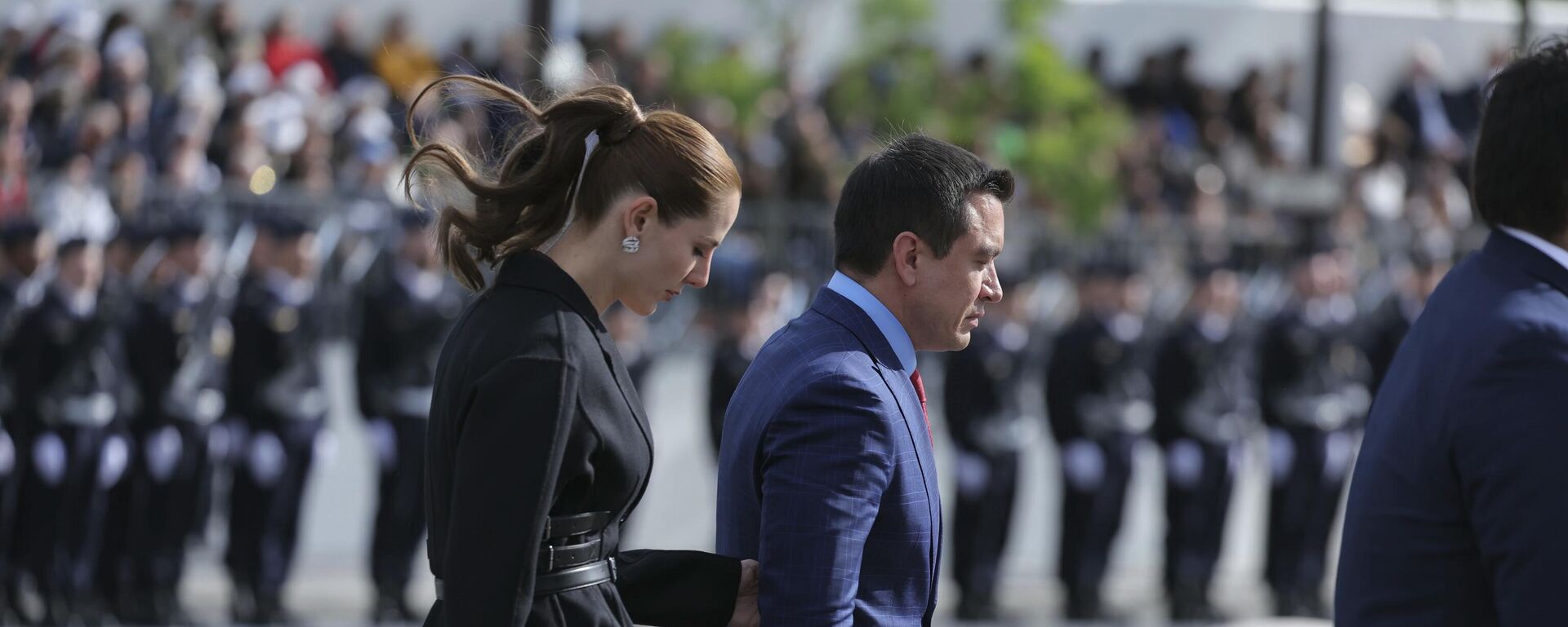 Daniel Noboa, presidente de Ecuador, y su esposa, Lavinia Valbonesi - Sputnik Mundo, 1920, 23.05.2025