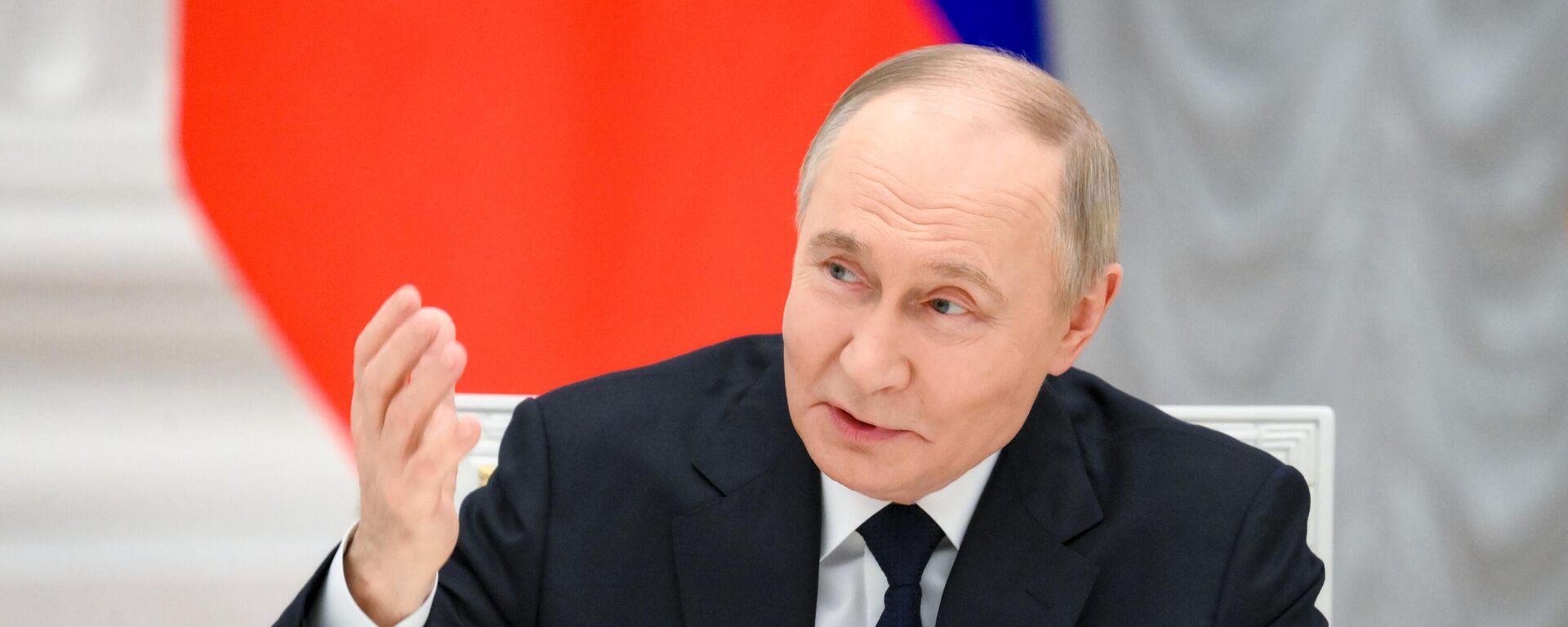 Vladímir Putin, presidente ruso, en una reunión con representantes de los círculos empresariales rusos, 26 de mayo de 2025  - Sputnik Mundo, 1920, 26.05.2025