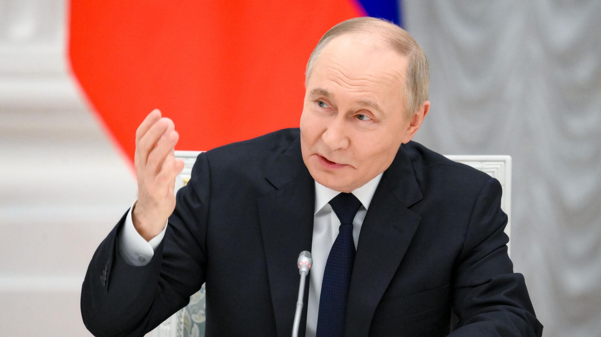 Vladímir Putin, presidente ruso, en una reunión con representantes de los círculos empresariales rusos, 26 de mayo de 2025 Vladímir Putin, presidente ruso, en una reunión con representantes de los círculos empresariales rusos, 26 de mayo de 2025 - Sputnik Mundo, 1920, 26.05.2025