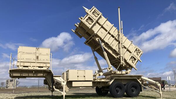 Un lanzador móvil de misiles Patriot  - Sputnik Mundo