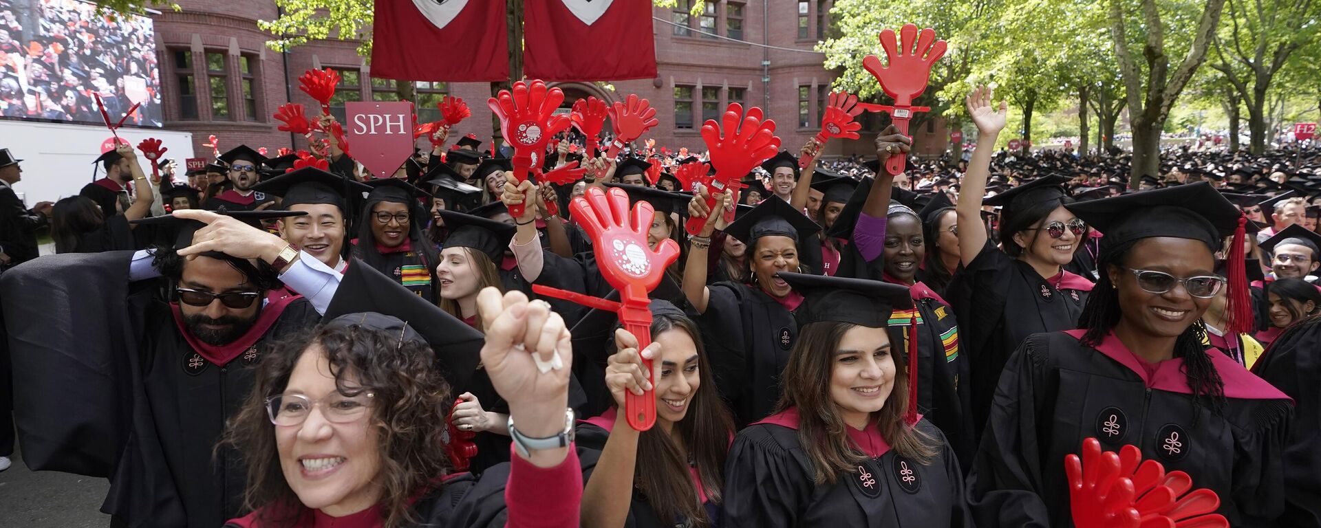 Estudiantes graduados de la Universidad de Harvard - Sputnik Mundo, 1920, 29.05.2025