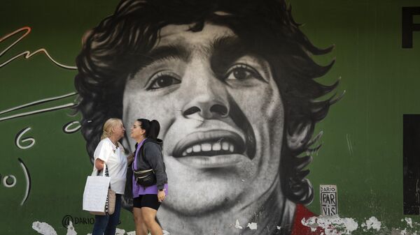 Mural de Diego Armando Maradona en Argentina - Sputnik Mundo