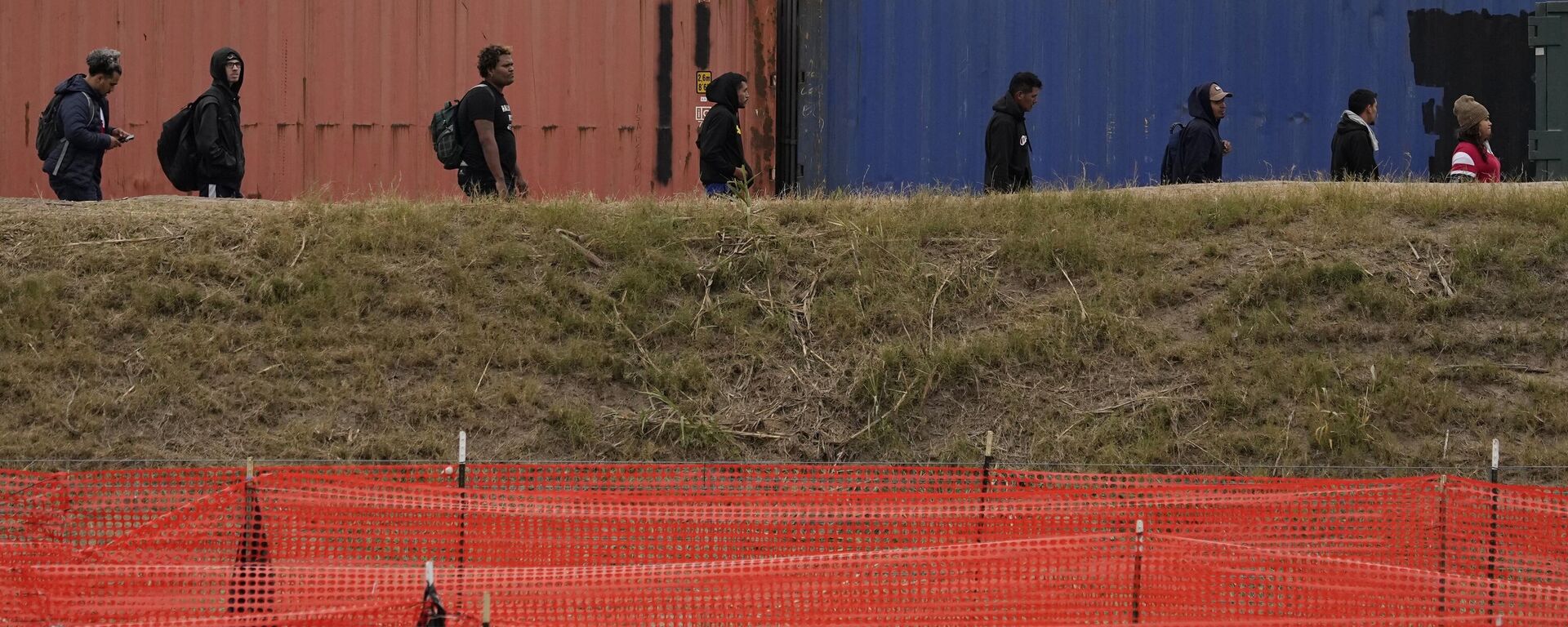 La población migrante, sea regular o irregular, es una de la más vulnerables en EEUU. - Sputnik Mundo, 1920, 02.06.2025