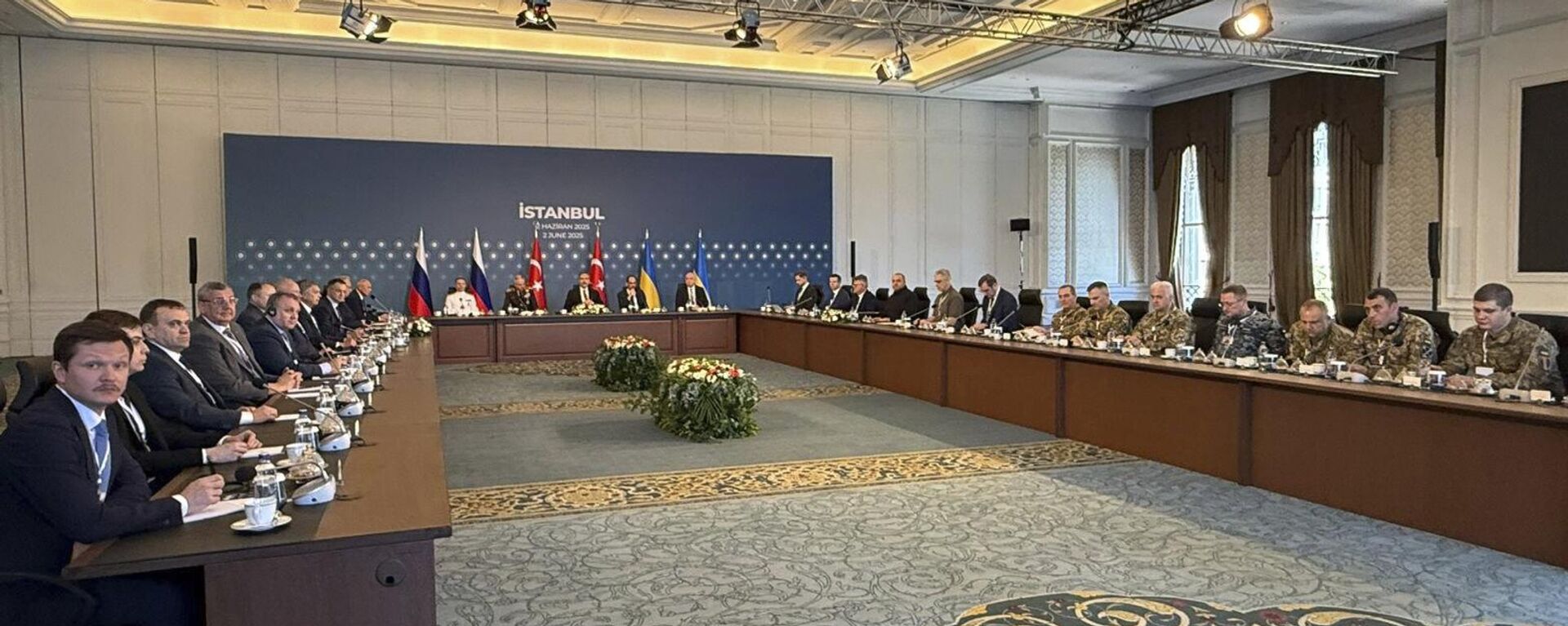 La segunda ronda de conversaciones entre las delegaciones de Rusia y Ucrania en Estambul - Sputnik Mundo, 1920, 03.06.2025
