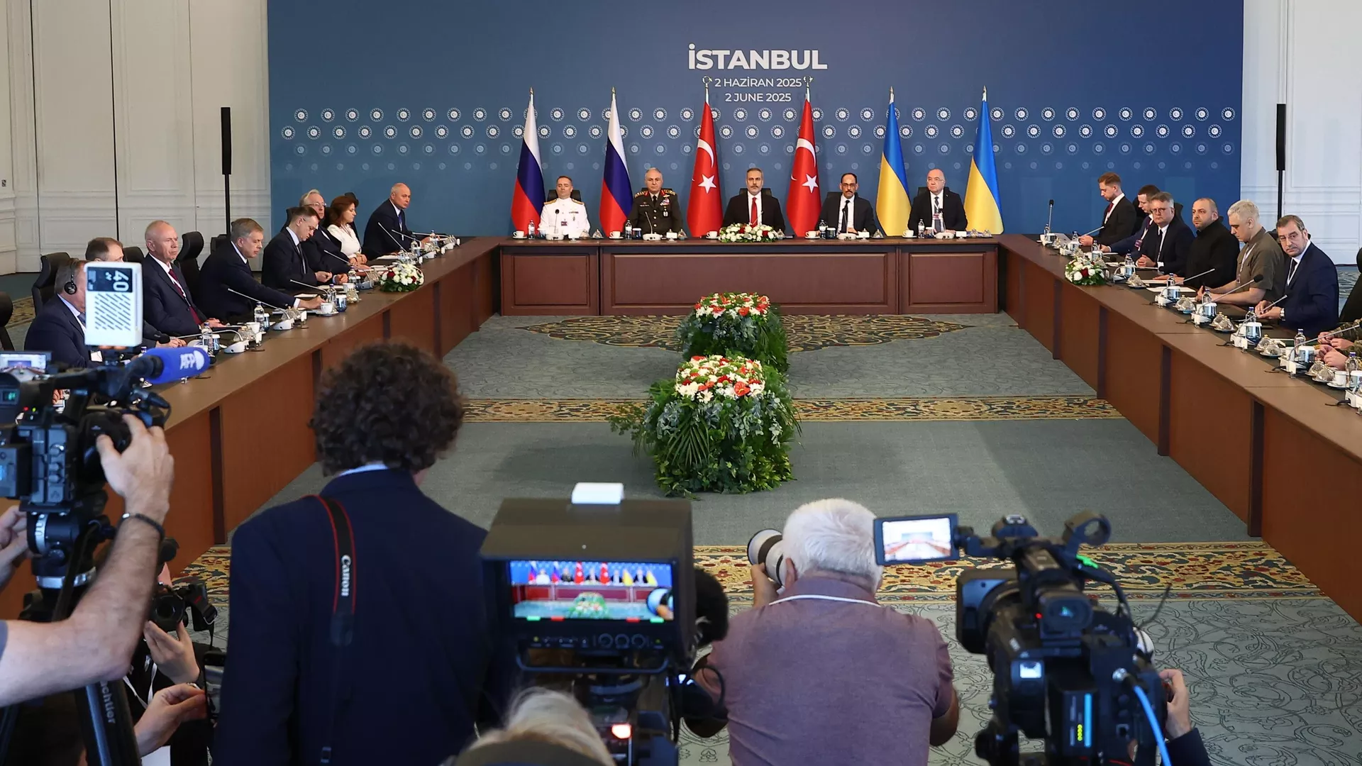 Negociaciones directas entre las delegaciones rusa y ucraniana en el Palacio de Ciragan en Estambul, 2 de junio de 2025 