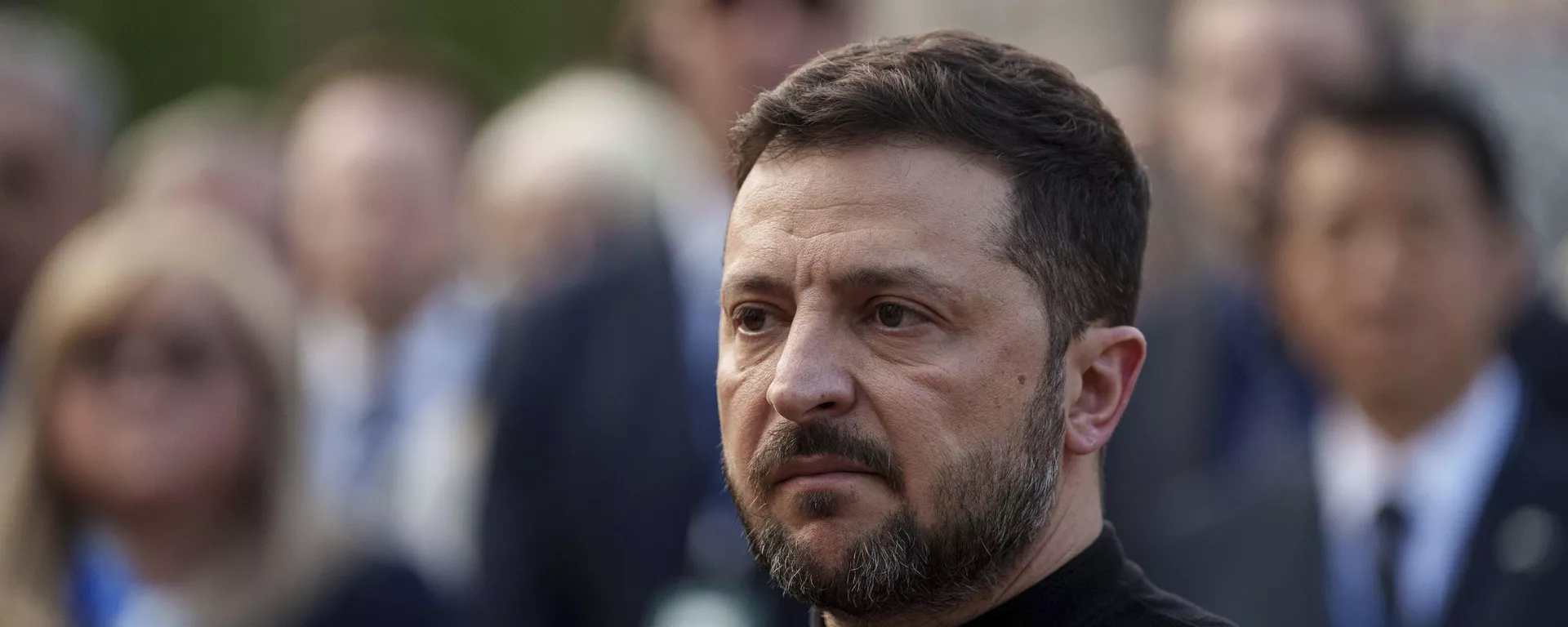 Volodímir Zelenski responde a las preguntas de los periodistas en Kiev, Ucrania, el 25 de abril de 2025  - Sputnik Mundo, 1920, 03.06.2025