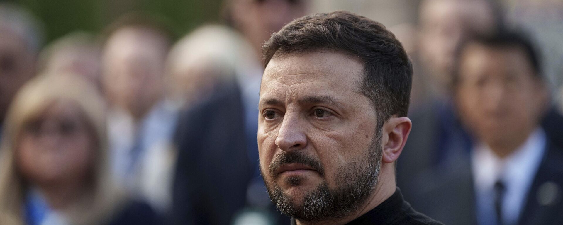 Volodímir Zelenski responde a las preguntas de los periodistas en Kiev, Ucrania, el 25 de abril de 2025  - Sputnik Mundo, 1920, 03.06.2025