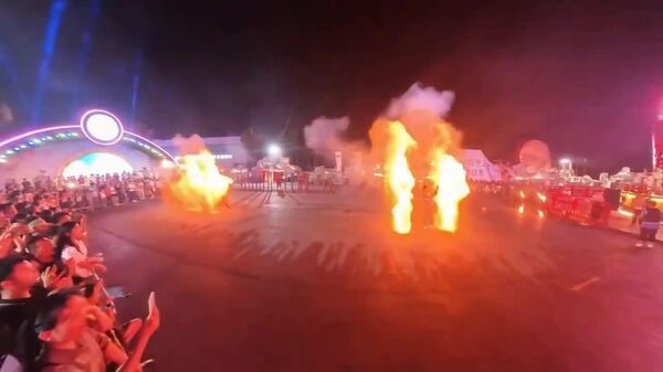 China celebra la Fiesta del Barco del Dragón con un espectacular show de fuego - Sputnik Mundo