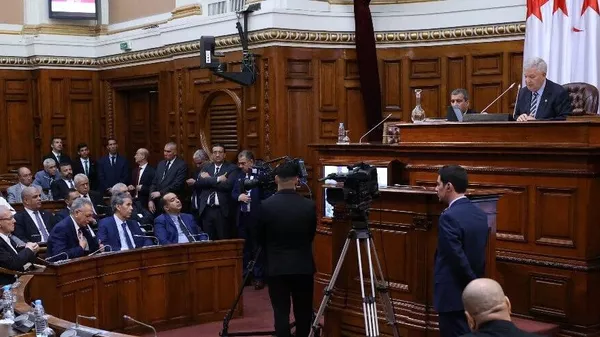 El Senado de Argelia alza la voz contra Francia: Se empeñan en perjudicar e inmiscuirse - Sputnik Mundo