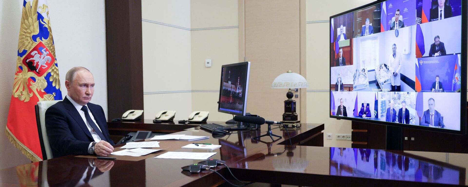 Vladímir Putin, presidente ruso mantiene una reunión con miembros del Gobierno ruso - Sputnik Mundo, 1920, 04.06.2025