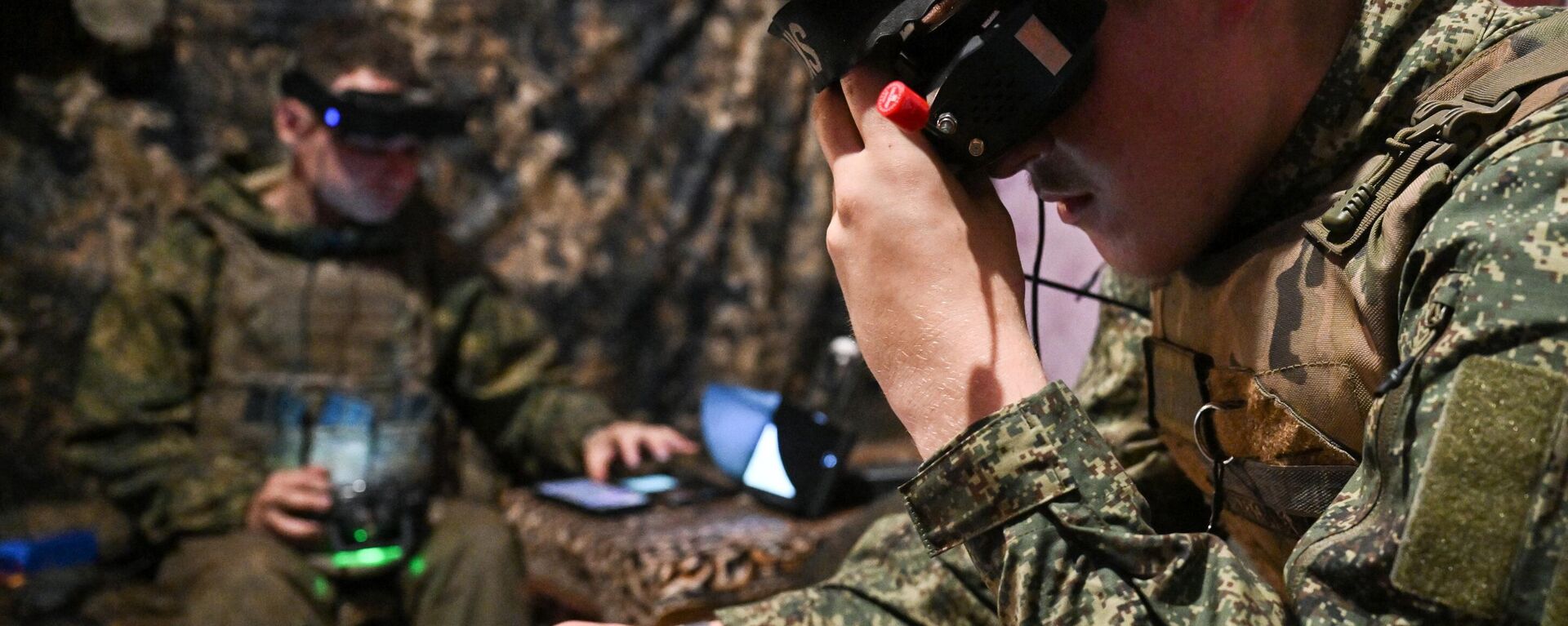 Soldados rusos en la zona de la operación militar especial  - Sputnik Mundo, 1920, 05.06.2025