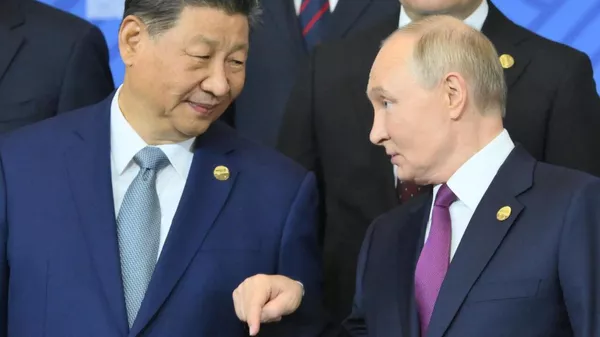 Xi Jinping invita a Putin y Lukashenko al desfile con motivo del 80 - Sputnik Mundo