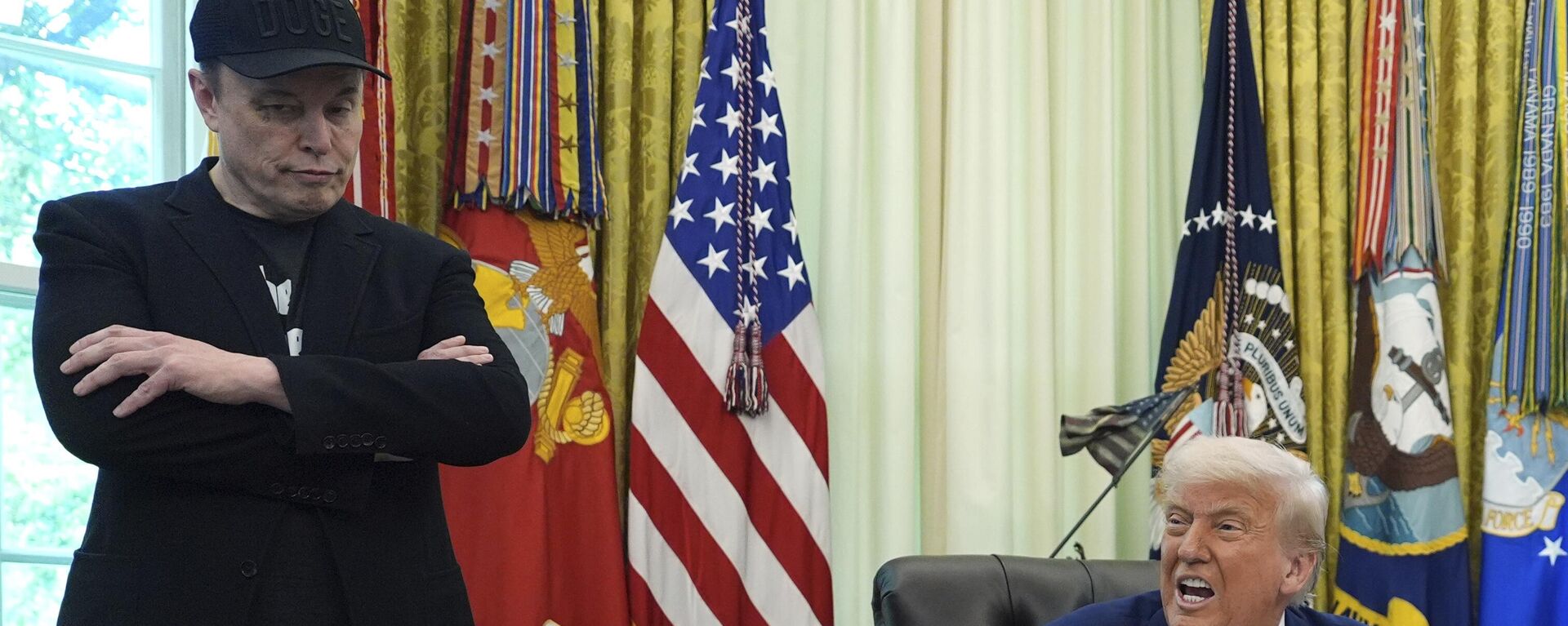 El presidente de EEUU, Donald Trump, con el multimillonario Elon Musk en el Despacho Oval de la Casa Blanca, el 30 de mayo de 2025.  - Sputnik Mundo, 1920, 11.06.2025