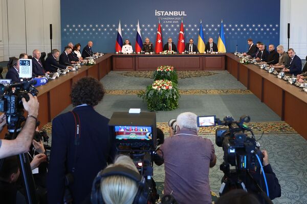 El 2 de junio se celebró en la ciudad turca de Estambul una nueva ronda de negociaciones directas entre las delegaciones de Rusia y Ucrania sobre la resolución del conflicto ucraniano. El 2 de junio se celebró en la ciudad turca de Estambul una nueva ronda de negociaciones directas entre las delegaciones de Rusia y Ucrania sobre la resolución del conflicto ucraniano. - Sputnik Mundo