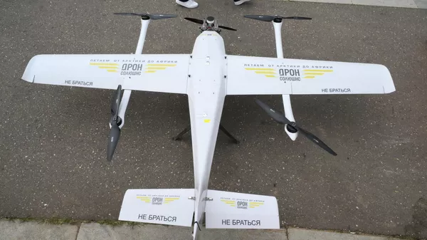 El sistema aéreo no tripulado AIST de Drone Solutions en la 13.ª conferencia Startup Village, en el Centro de Innovación Skolkovo. - Sputnik Mundo
