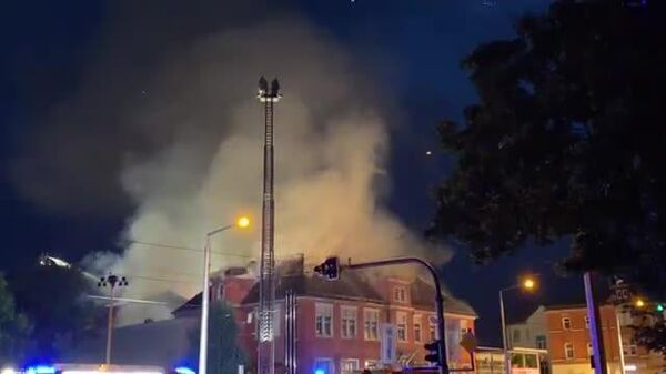 ‍ Un voraz incendio moviliza a más de 100 bomberos en Alemania - Sputnik Mundo