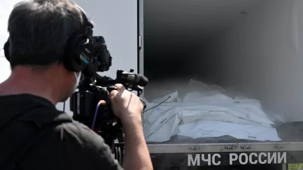 Refrigeradores con los cuerpos de los militares de las FFAA de Ucrania - Sputnik Mundo