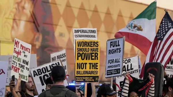 Una protesta pro-migrante cerca de Atlanta, en EEUU - Sputnik Mundo
