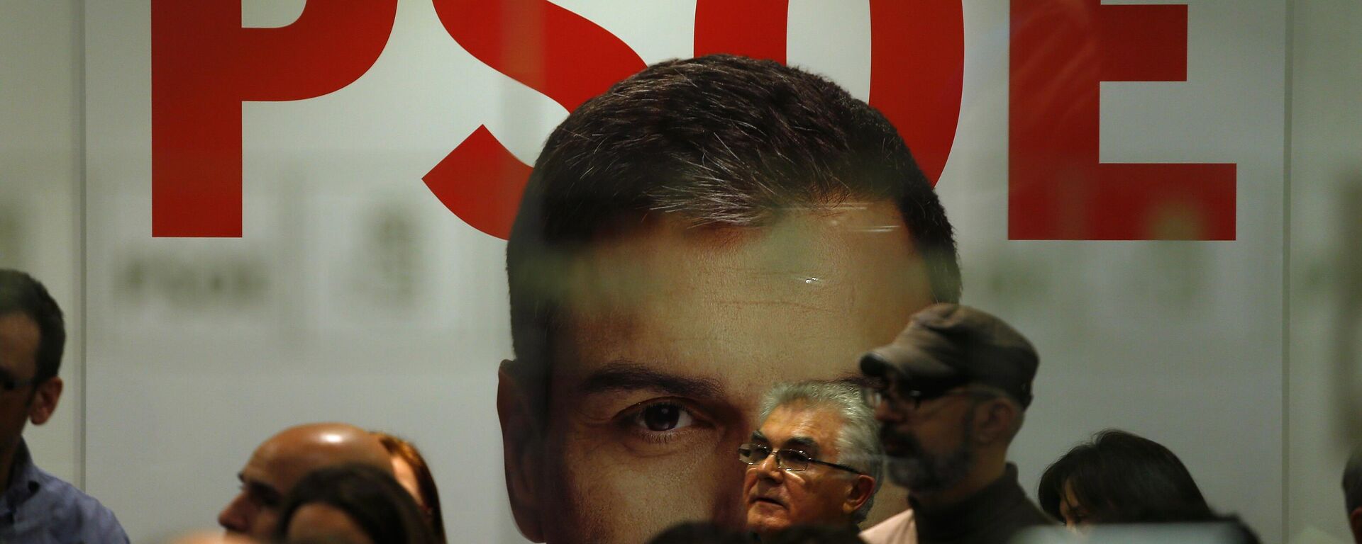Pancarta electoral del Partido Socialista Obrero Español (PSOE) (archivo) - Sputnik Mundo, 1920, 12.06.2025