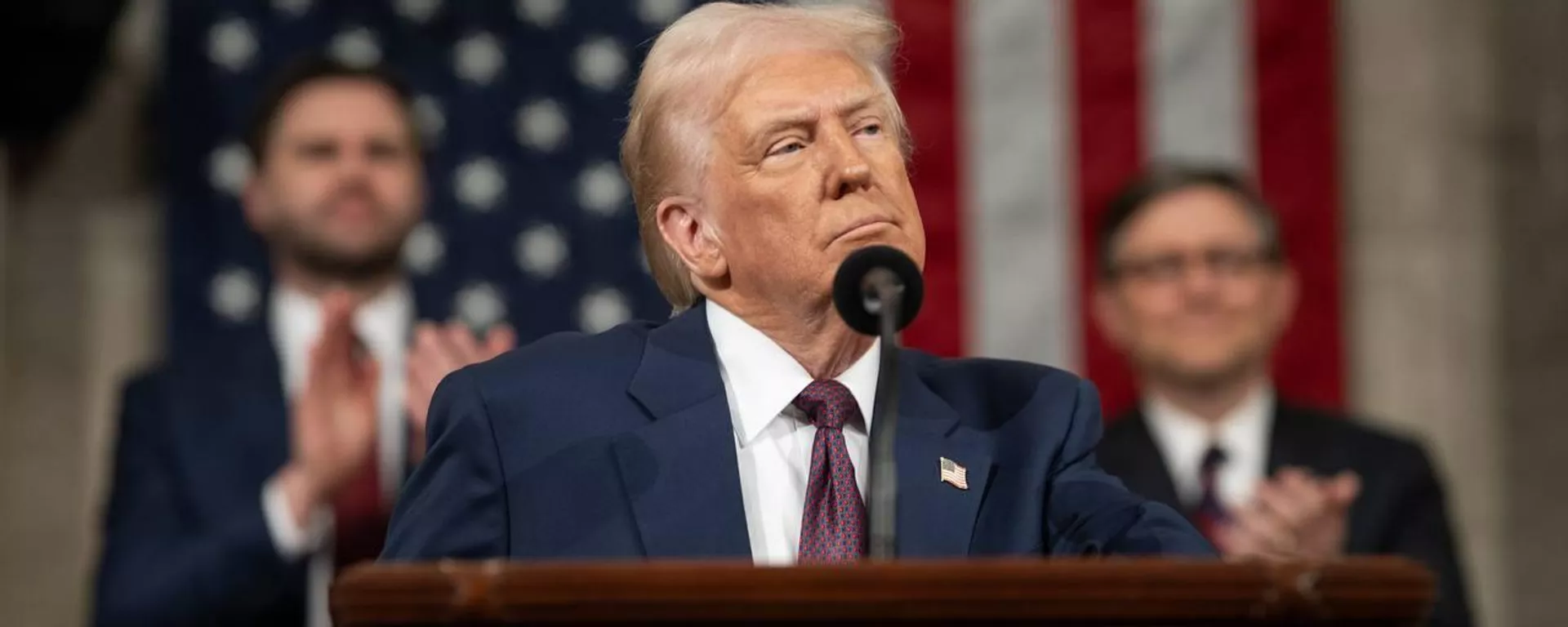 Un tribunal bloquea la orden de Trump de desplegar tropas federales en Los Ángeles - Sputnik Mundo, 1920, 13.06.2025