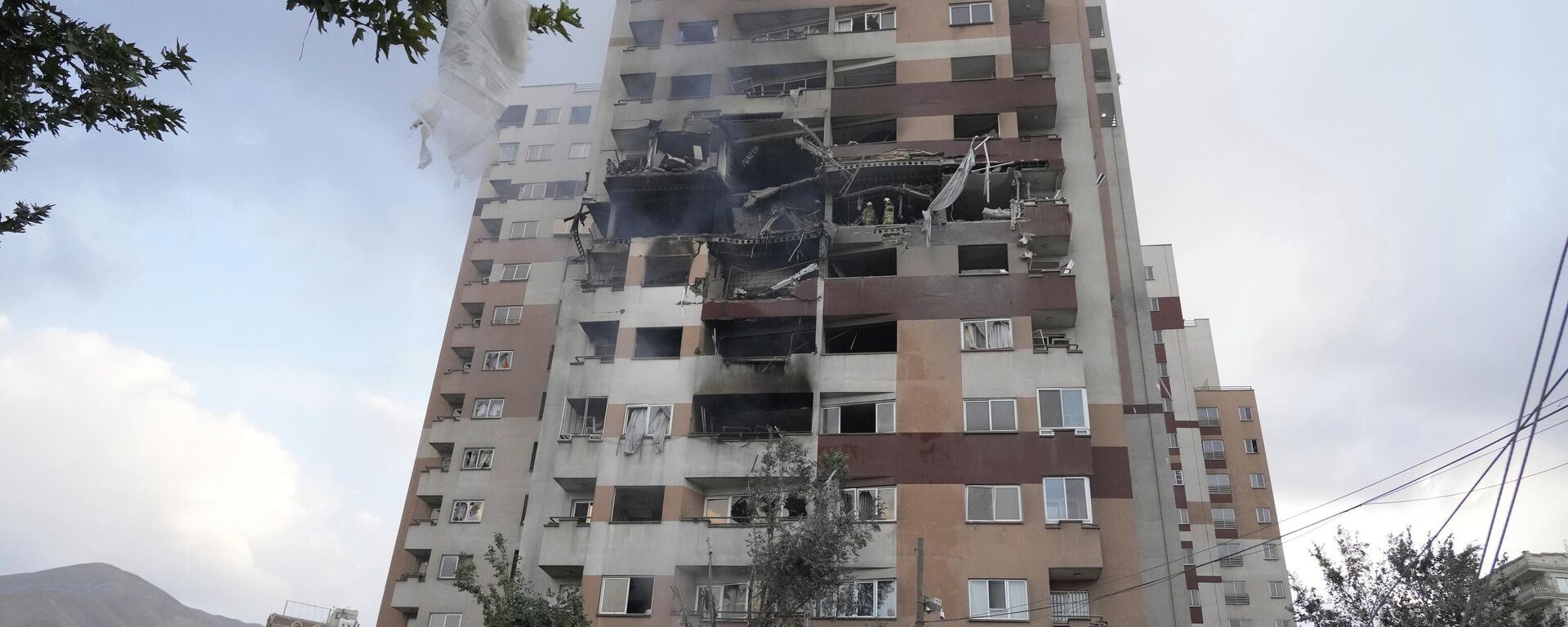 Un edificio en Teherán tras el ataque de Israel - Sputnik Mundo, 1920, 13.06.2025